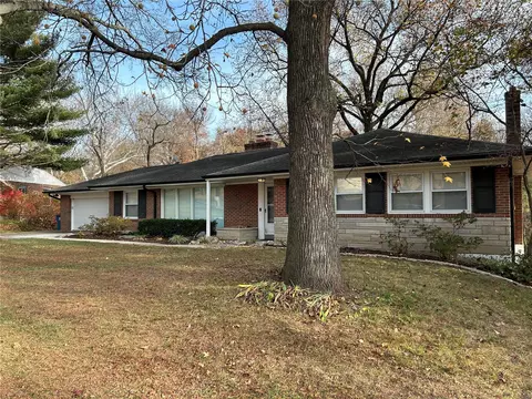 46 E Cardigan Dr, Saint Louis, MO 63135