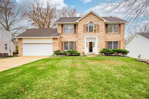 24 Chaminade Dr, Saint Louis, MO 63141