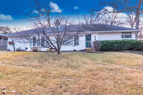 936 Elmont Ln, Saint Louis, MO 63126