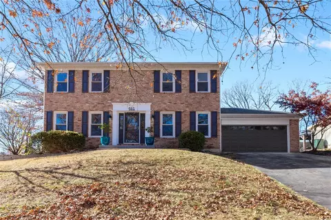 661 Clear Brook Dr, Saint Louis, MO 63122