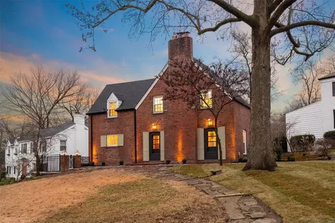 35 Willow Hill Rd, Ladue, MO 63124