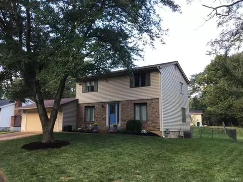 881 Braquewood Dr, Manchester, MO 63021