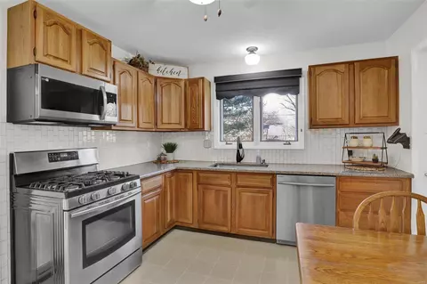 881 Braquewood Dr, Manchester, MO 63021 photo 3