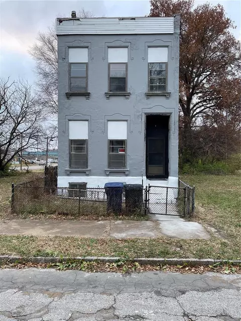 2704 Stoddard St, Saint Louis, MO 63106
