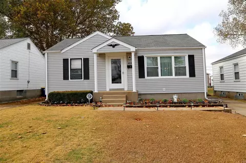 4029 Saint Barbara Ln, Saint Ann, MO 63074