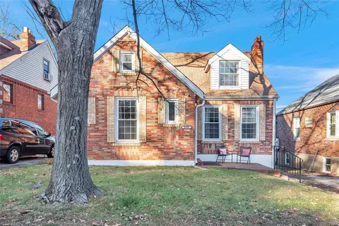 8909 Litzsinger Rd, Brentwood, MO 63144