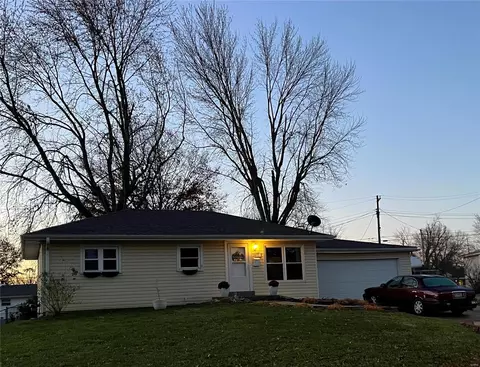22 Country Life Dr, O'fallon, MO 63366