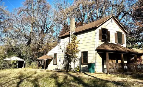 2825 Glade Ave, Saint Louis, MO 63136