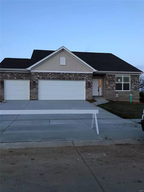 384 Valley Bluff Dr, Wentzville, MO 63385