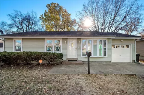 3 Norine Ct, Florissant, MO 63031