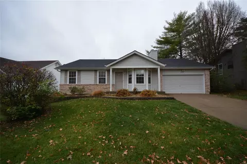 564 Oak Hill Dr, Lake Saint Louis, MO 63367