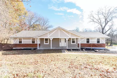 95 Kings Dr, Florissant, MO 63034