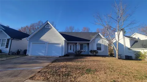 317 Oak Park Village Dr, Grover, MO 63040