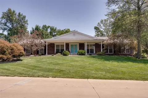 14139 Parliament Dr, Chesterfield, MO 63017