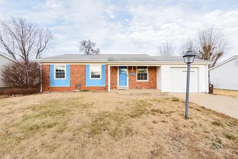 849 Townhouse Ln, Hazelwood, MO 63042