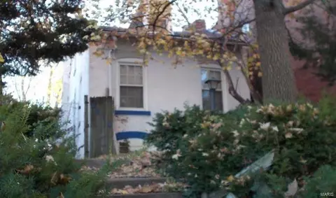 3210 Chippewa St, Saint Louis, MO 63118