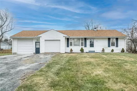 1032 Farmview Dr, Saint Louis, MO 63138