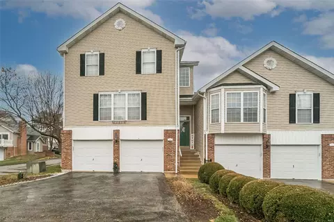 2235 Clayville Ct, Chesterfield, MO 63017