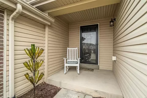 5605 Wavecrest Cir, Cottleville, MO 63304 photo 2