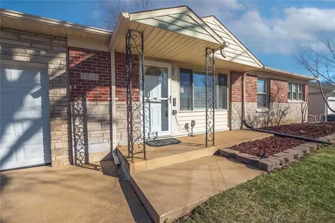 7926 Aldershot Dr, Saint Louis, MO 63123