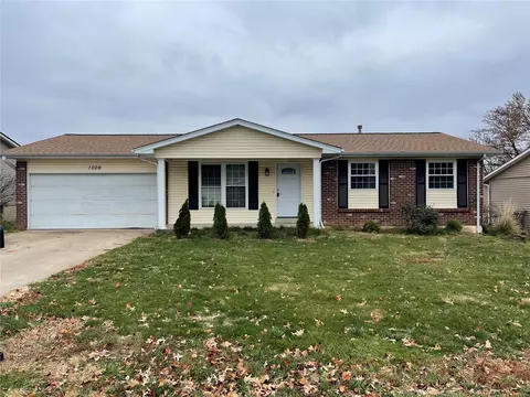1006 Drexel Dr, Saint Charles, MO 63303