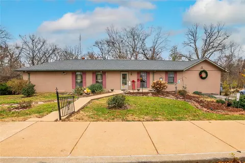 7546 Becker Rd, Saint Louis, MO 63129