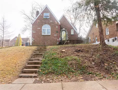 7400 Bruno Ave, Saint Louis, MO 63117