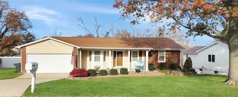 10 Spring Way Dr, Saint Peters, MO 63376