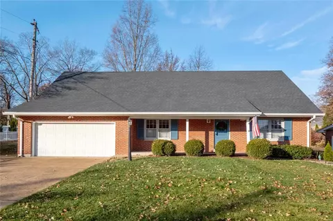 9229 Saddlebrook Dr, Sunset Hills, MO 63126