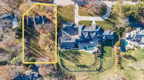 18 Bridle Ln, Saint Louis, MO 63131