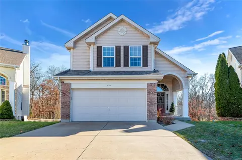 3124 Andover Manor Ct, Saint Louis, MO 63129