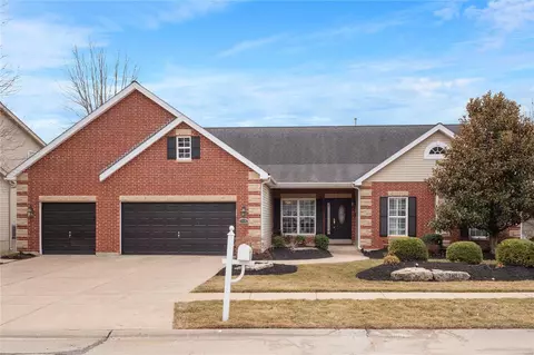 1529 Hunters Meadow Dr, O'fallon, MO 63366