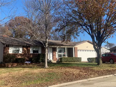 53 Great Lakes Dr, Saint Peters, MO 63376