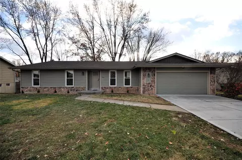 7 Glenview Dr, Saint Charles, MO 63304