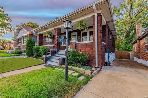8511 Richard Ave, Saint Louis, MO 63132