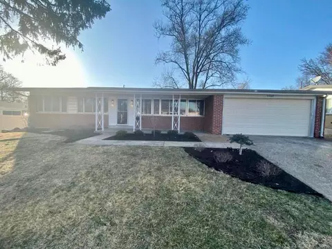 1565 Canter Dr, Florissant, MO 63033