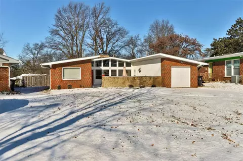 939 Dalkeith Ln, Saint Louis, MO 63132