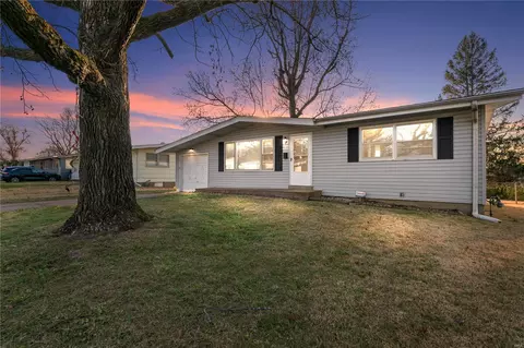 9115 Clarion Dr, Saint Louis, MO 63136