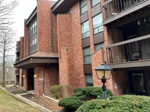 508 Coeur De Royal, Creve Coeur, MO 63141