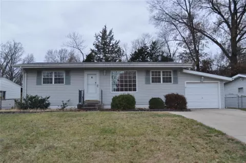 214 Freeman Dr, Saint Louis, MO 63129
