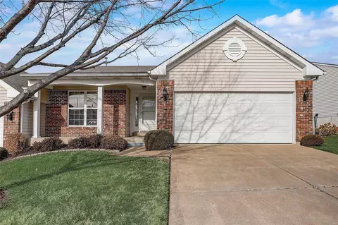 52 Hunting Manor Dr, Saint Charles, MO 63303