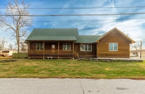 1735 4th St, Portage Des Sioux, MO 63373