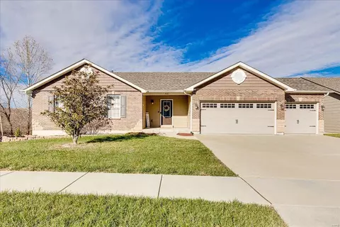 1620 Spring Mill Dr, Wentzville, MO 63385
