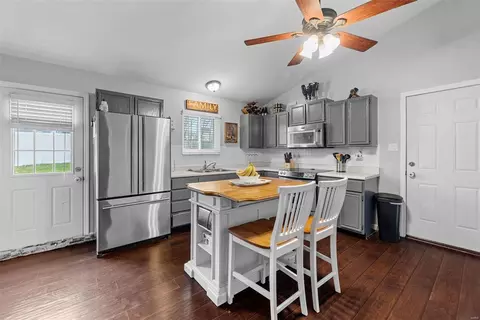 6344 Sprucefield Dr, O'fallon, MO 63368 photo 2