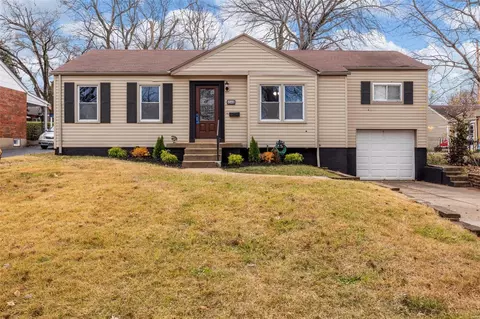 10416 Saint Robert Ln, Saint Ann, MO 63074