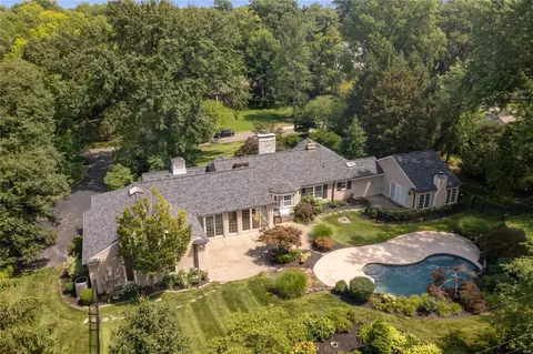 10 Lindworth Dr, Saint Louis, MO 63124