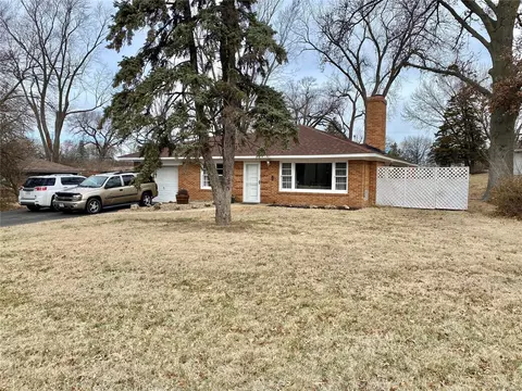 4105 Banks Rd, Saint Ann, MO 63074