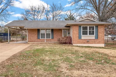 5334 Ville Maria Ln, Hazelwood, MO 63042