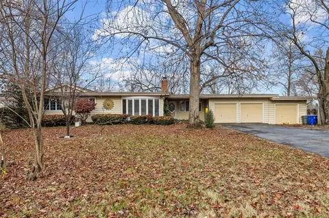 11931 Old Saint Charles Rd, Bridgeton, MO 63044