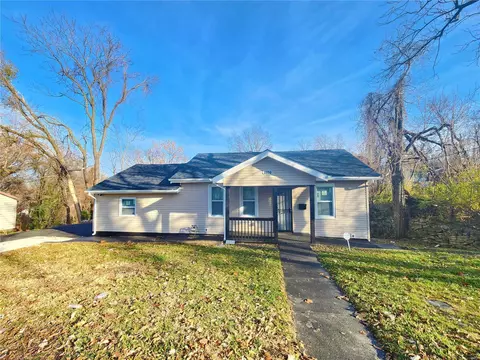 8800 Blewett Ave, Saint Louis, MO 63136
